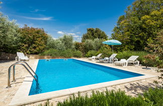 Photo 2 - 2 bedroom Apartment in Tar-Vabriga with swimming pool and garden