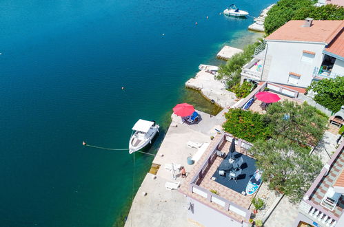 Foto 2 - Appartamento con 1 camera da letto a Obrovac con terrazza e vista mare