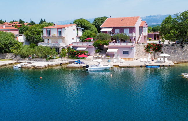 Apartamento de 2 quartos em Obrovac com terraço - Foto 1