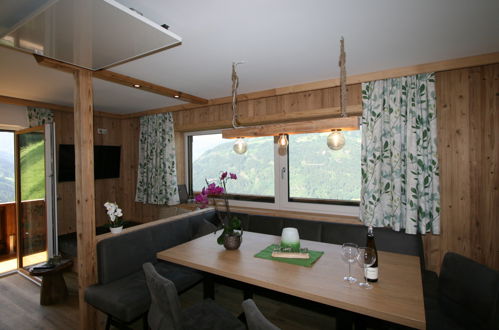 Foto 2 - Apartamento de 4 habitaciones en Aschau im Zillertal con jardín