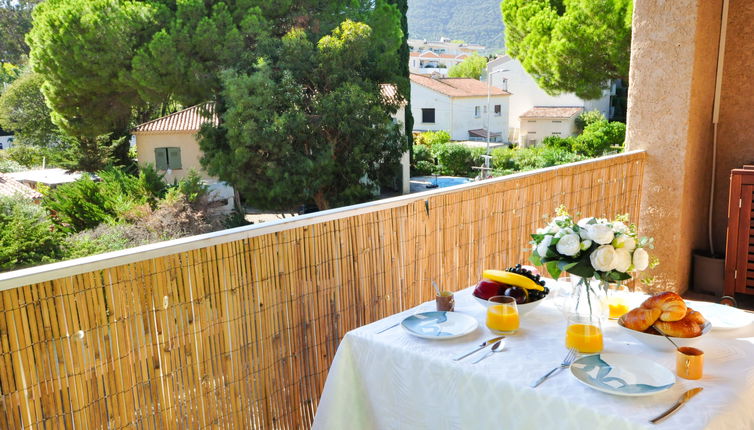 Foto 1 - Appartamento con 3 camere da letto a Cavalaire-sur-Mer con terrazza e vista mare