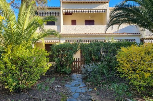 Foto 13 - Apartamento de 1 habitación en Cavalaire-sur-Mer con jardín y vistas al mar