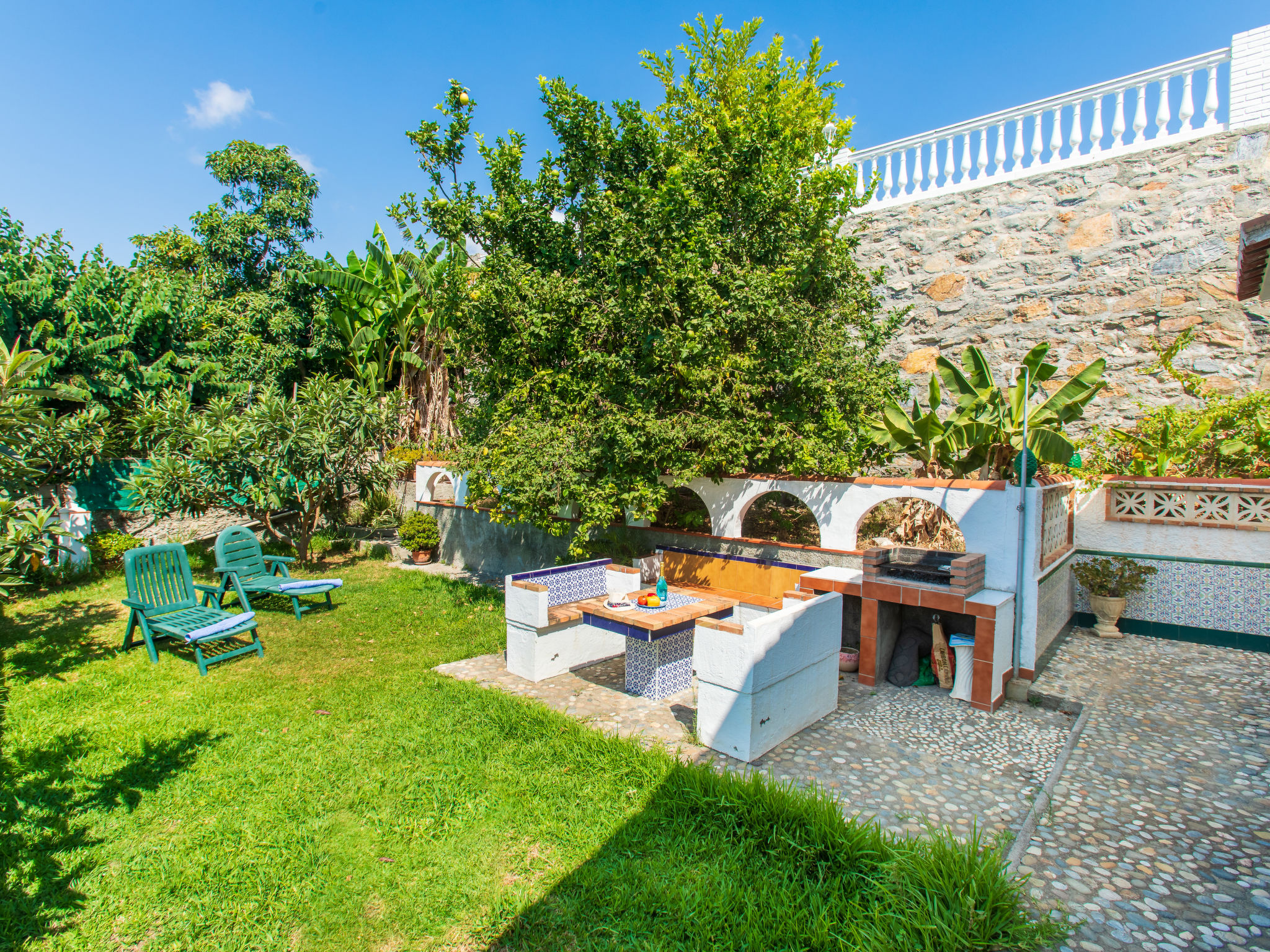 Photo 1 - Maison de 3 chambres à Almuñécar avec jardin et vues à la mer