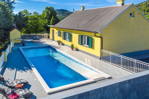 Foto 23 - Casa de 2 quartos em Senj com piscina privada e terraço