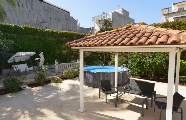 Casa de 5 quartos em Floridia com piscina privada e jardim - Foto 1