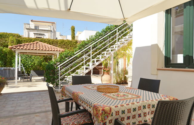 Casa de 5 quartos em Floridia com piscina privada e jardim - Foto 2