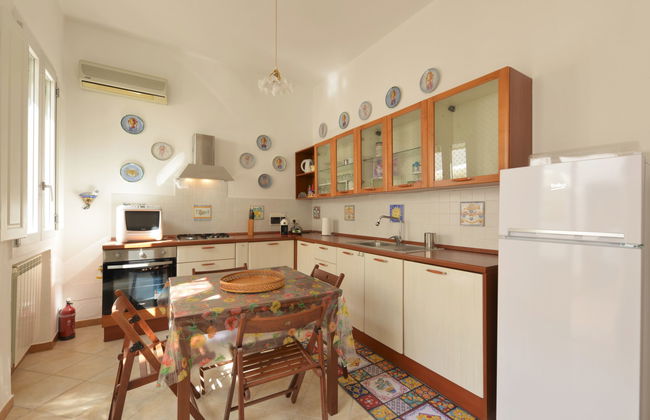 Casa de 5 quartos em Floridia com piscina privada e jardim - Foto 8