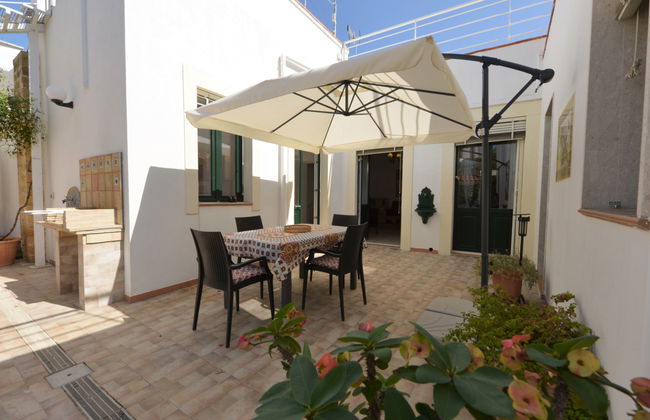 Casa de 5 quartos em Floridia com piscina privada e jardim - Foto 3