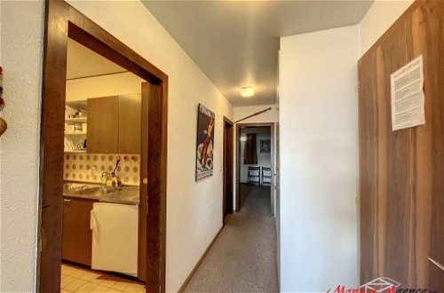 Foto 4 - Apartment mit 1 Schlafzimmer in Crans-Montana mit blick auf die berge