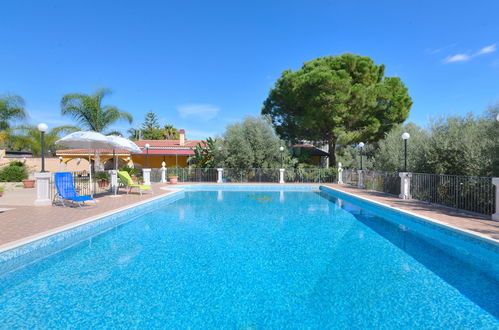 Photo 24 - Maison de 2 chambres à Floridia avec piscine privée et vues à la mer