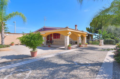 Foto 29 - Casa de 2 quartos em Floridia com piscina privada e jardim