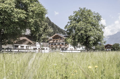 Photo 4 - Appartement de 2 chambres à Fügen avec jardin et vues sur la montagne