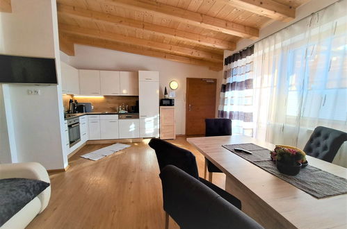 Foto 6 - Apartamento de 2 habitaciones en Fügen con jardín y vistas a la montaña