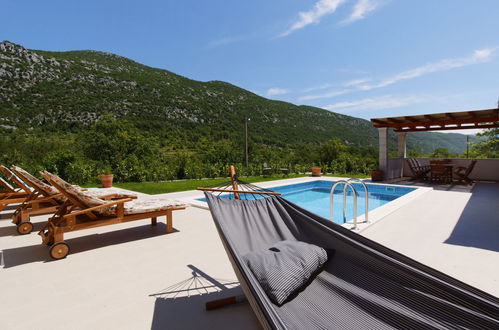 Foto 40 - Casa de 3 quartos em Zagvozd com piscina privada e terraço