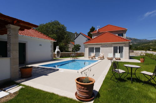 Foto 32 - Casa de 3 quartos em Zagvozd com piscina privada e terraço