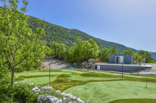 Foto 19 - Casa de 3 quartos em Zagvozd com piscina privada e jardim