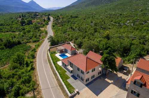 Foto 21 - Casa de 3 quartos em Zagvozd com piscina privada e terraço