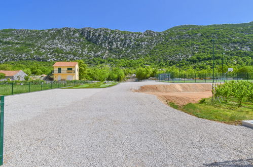 Foto 44 - Casa de 3 quartos em Zagvozd com piscina privada e jardim