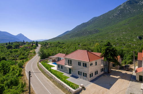 Foto 29 - Casa de 3 quartos em Zagvozd com piscina privada e terraço