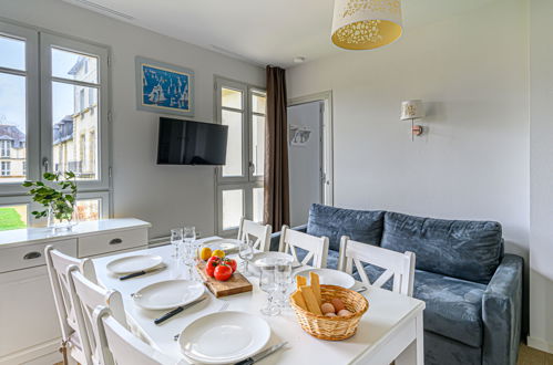 Foto 25 - Apartamento de 2 habitaciones en Baden con piscina y vistas al mar
