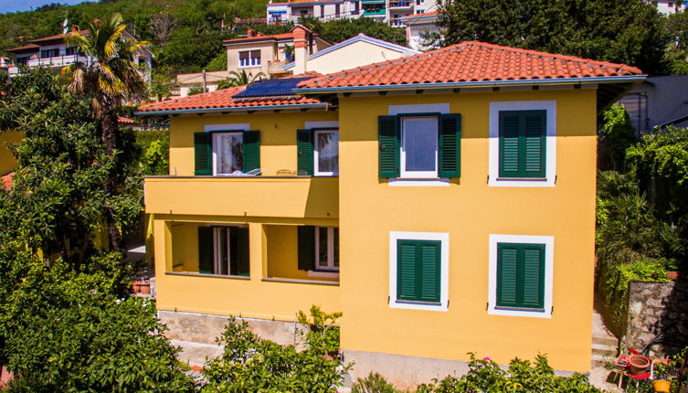 Foto 1 - Appartamento con 2 camere da letto a Opatija con terrazza e vista mare