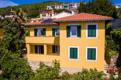 Foto 1 - Apartamento de 2 habitaciones en Opatija con terraza y vistas al mar