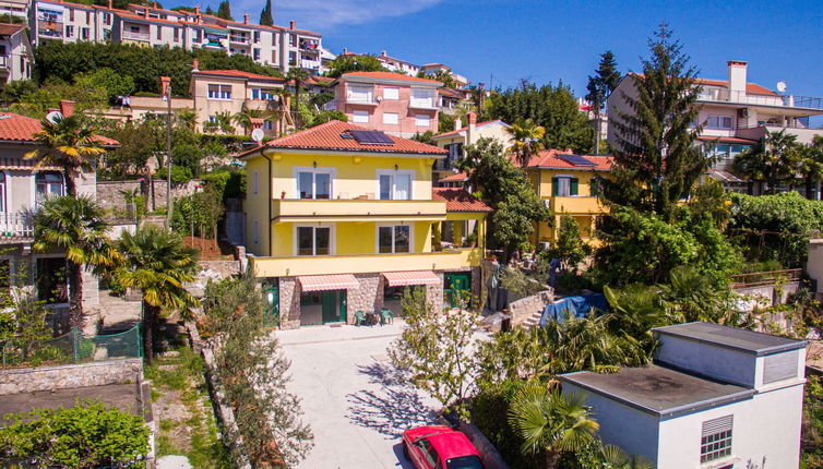 Foto 1 - Apartamento en Opatija con jardín y terraza