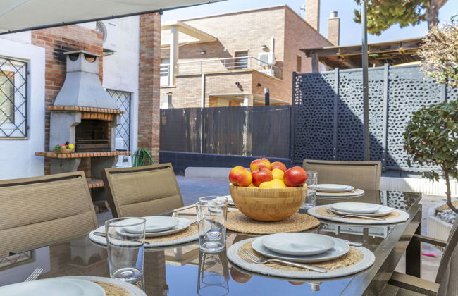 Casa de 5 quartos em Torredembarra com piscina privada e jardim - Foto 35
