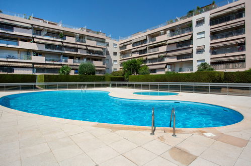 Foto 1 - Apartamento de 2 habitaciones en Saint-Laurent-du-Var con piscina y vistas al mar