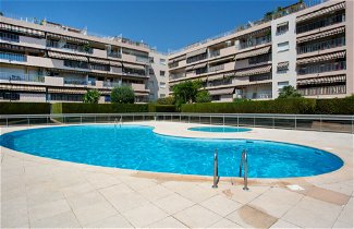 Foto 1 - Apartamento de 2 habitaciones en Saint-Laurent-du-Var con piscina y vistas al mar