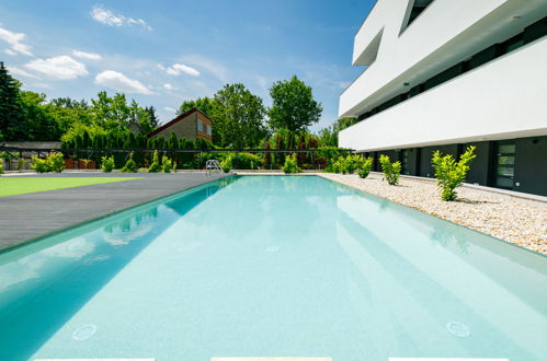 Foto 15 - Apartamento de 2 quartos em Balatonszemes com piscina e vista para a montanha