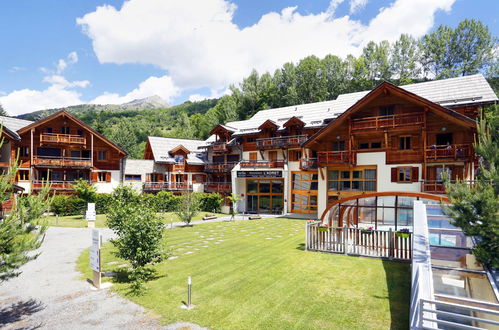 Photo 2 - Apartment in Saint-Chaffrey with swimming pool and mountain view