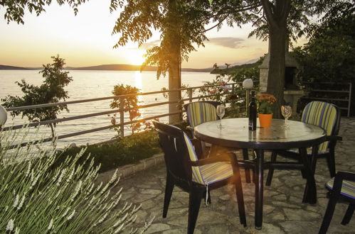 Foto 2 - Casa de 4 quartos em Obrovac com terraço e vistas do mar