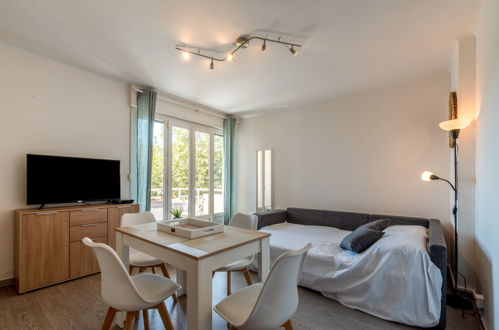 Foto 10 - Appartamento con 1 camera da letto a Cavalaire-sur-Mer con vista mare