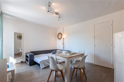 Foto 8 - Appartamento con 1 camera da letto a Cavalaire-sur-Mer con vista mare