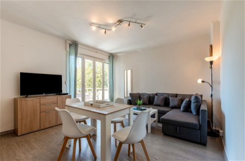 Foto 3 - Appartamento con 1 camera da letto a Cavalaire-sur-Mer con vista mare