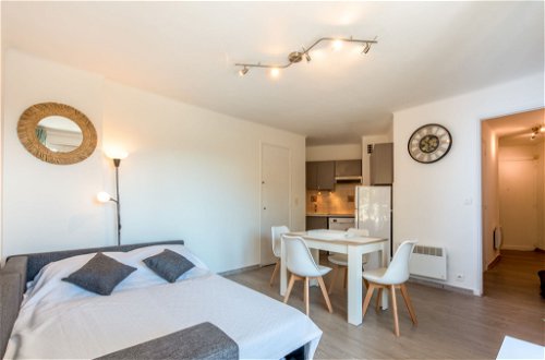 Foto 7 - Apartamento de 1 quarto em Cavalaire-sur-Mer com vistas do mar