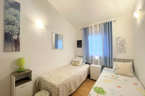Foto 25 - Casa con 3 camere da letto a Vodnjan con piscina privata e vista mare