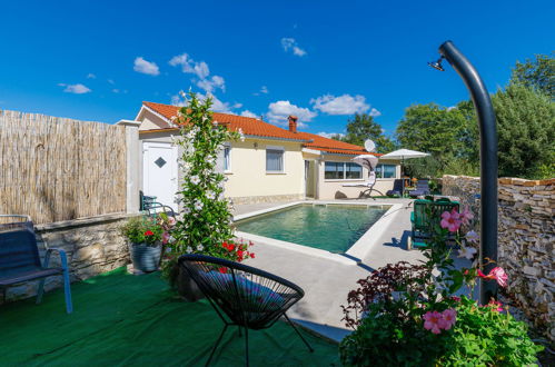 Foto 39 - Casa de 3 quartos em Vodnjan com piscina privada e vistas do mar