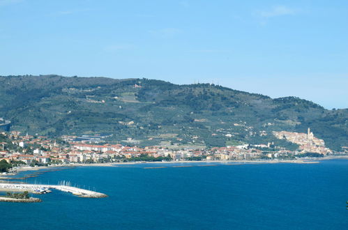 Foto 22 - Appartamento con 1 camera da letto a San Bartolomeo al Mare con giardino e terrazza