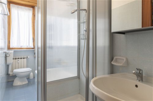 Foto 15 - Apartment mit 1 Schlafzimmer in San Bartolomeo al Mare mit blick aufs meer