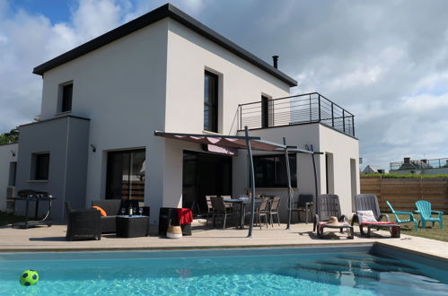 Photo 3 - Maison de 3 chambres à Treffiagat avec piscine privée et vues à la mer