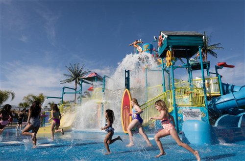 Foto 9 - Encore Resort Vacation Homes & Waterpark