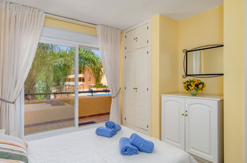 Photo 3 - 2 bedroom Apartment in Marbella with swimming pool and garden