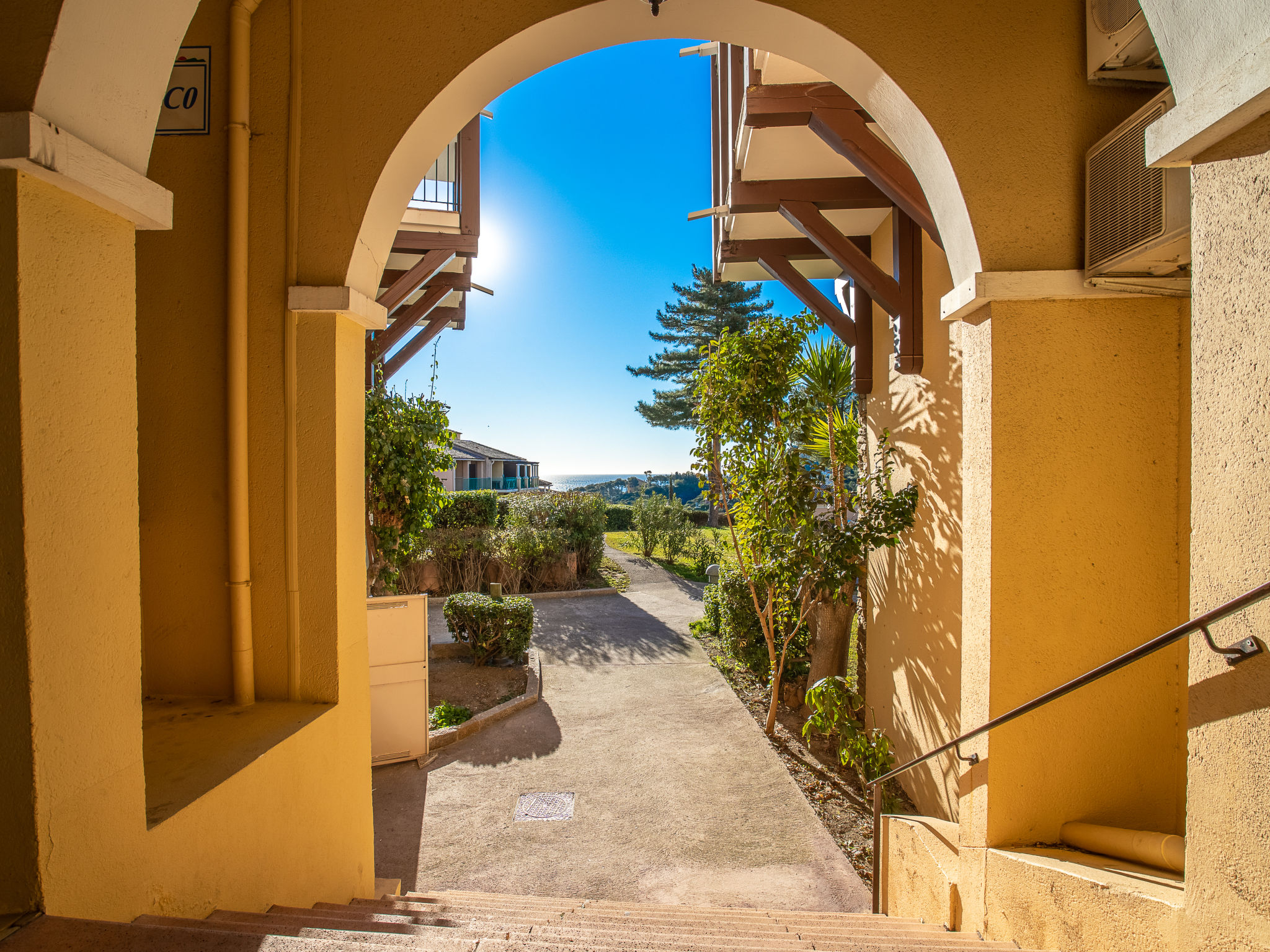 Photo 27 - 1 bedroom Apartment in Saint-Raphaël with swimming pool and sea view