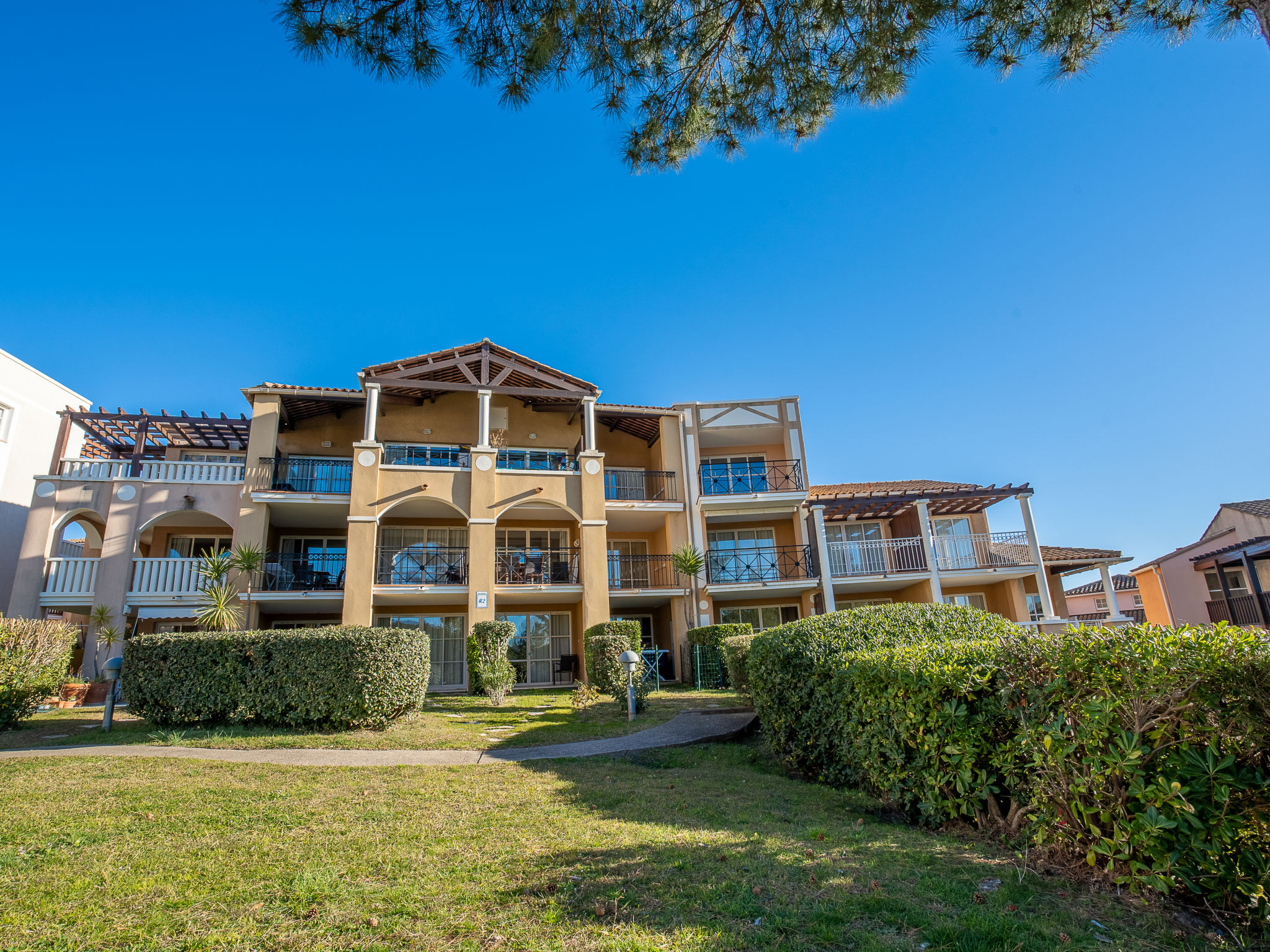 Photo 23 - 1 bedroom Apartment in Saint-Raphaël with swimming pool and sea view