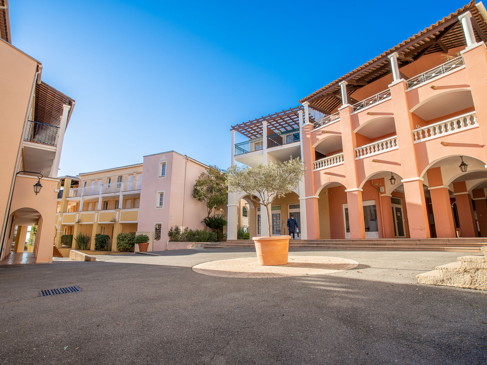 Photo 30 - 1 bedroom Apartment in Saint-Raphaël with swimming pool and sea view