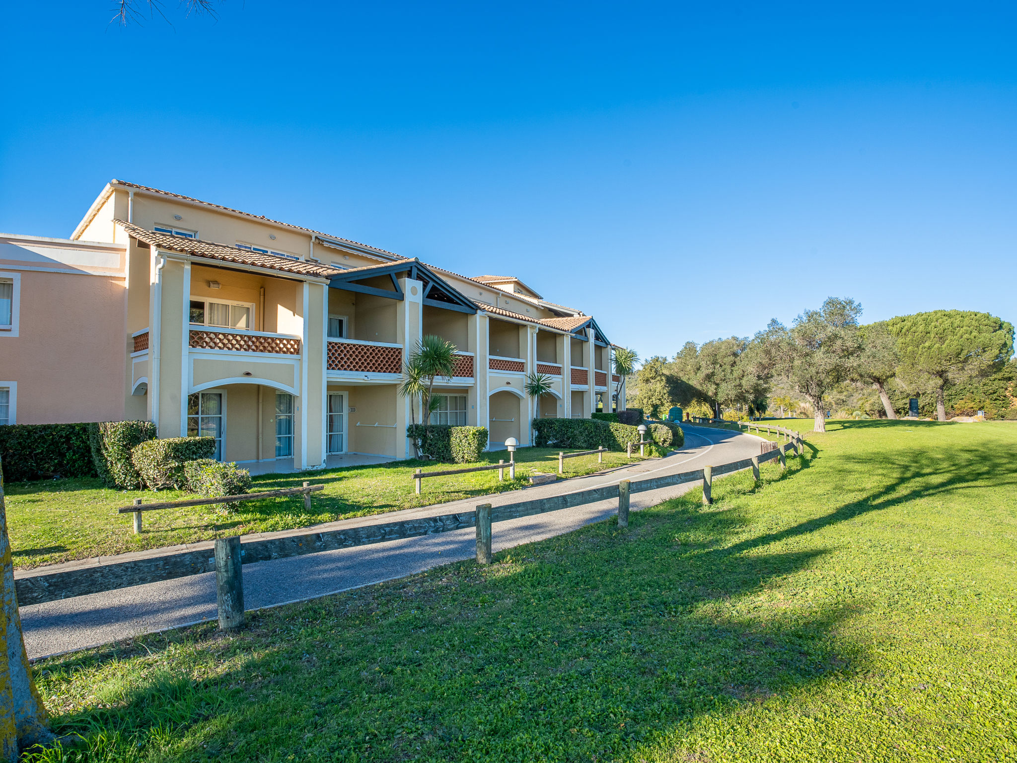 Photo 23 - 1 bedroom Apartment in Saint-Raphaël with swimming pool and sea view