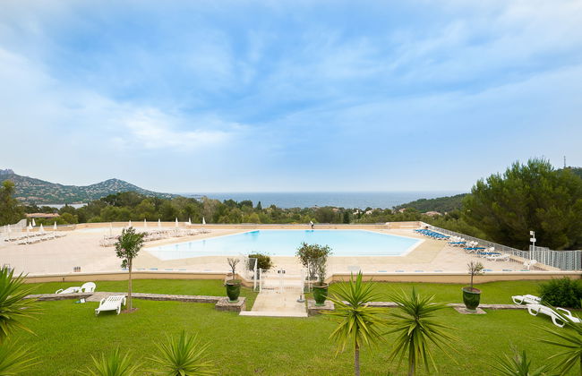 Apartamento de 2 quartos em Saint-Raphaël com piscina e jardim - Foto 23