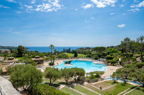 Foto 18 - Apartment mit 2 Schlafzimmern in Saint-Raphaël mit schwimmbad und blick aufs meer